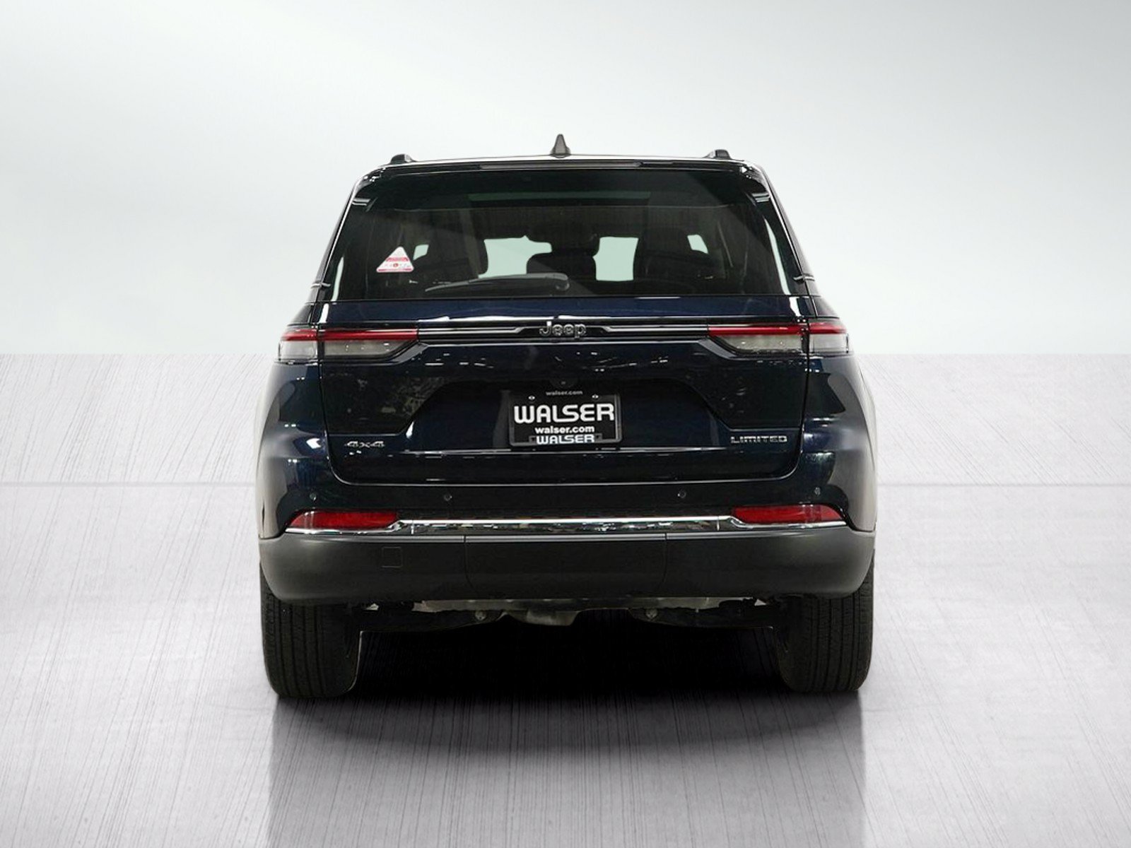 Used 2023 Jeep Grand Cherokee Limited w/ Trailer Tow Prep Group (B) AWD/4WD image 4