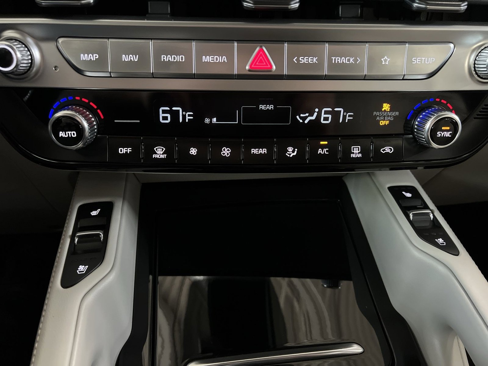 Used 2023 Kia Telluride EX w/ EX Captain's Chair Package FWD image 21