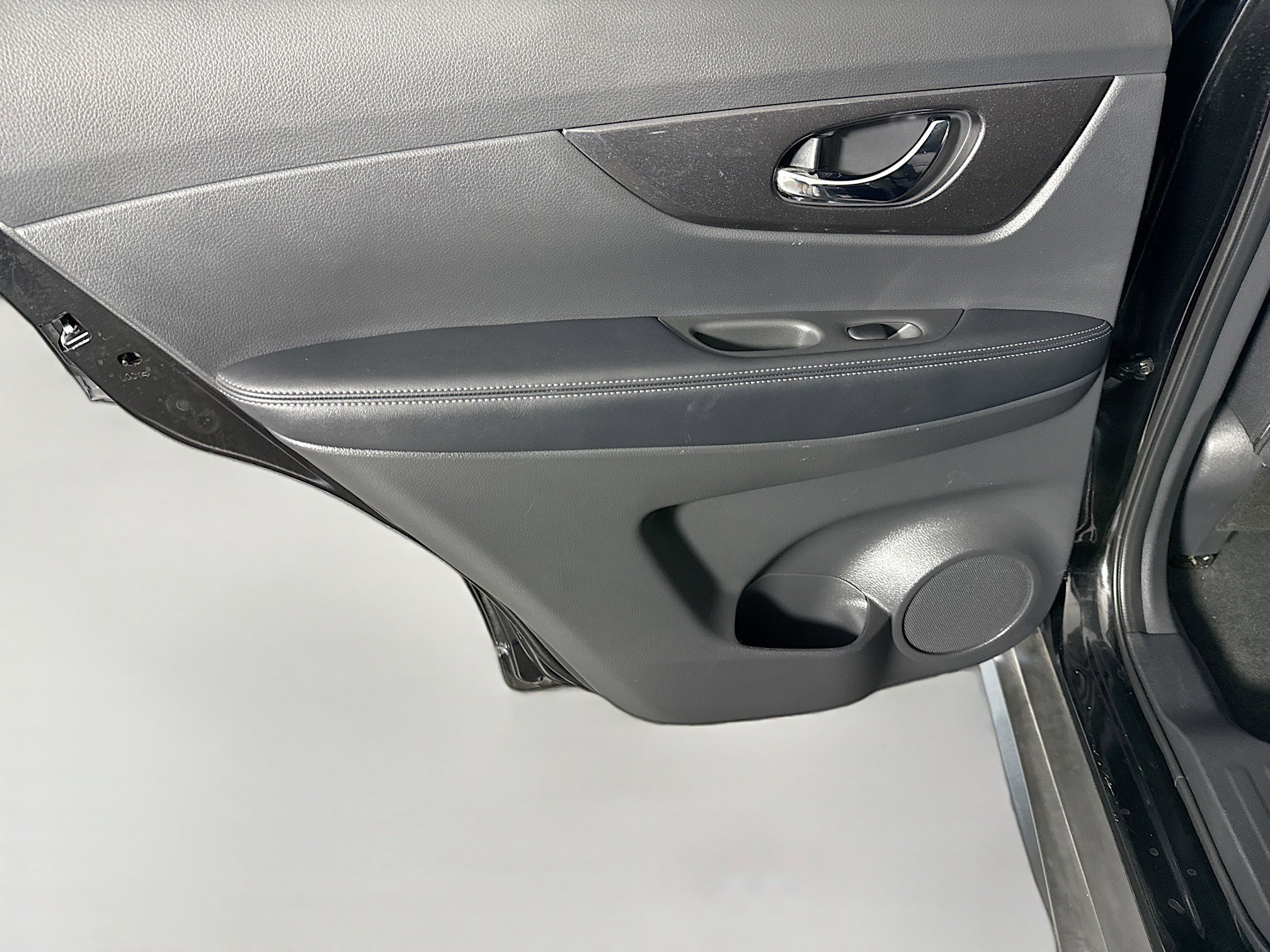 Used 2020 Nissan Rogue SV FWD image 26