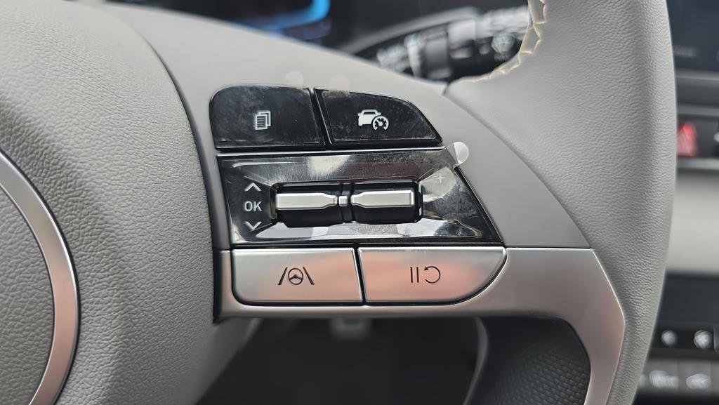New 2026 Hyundai Elantra Sport FWD image 11
