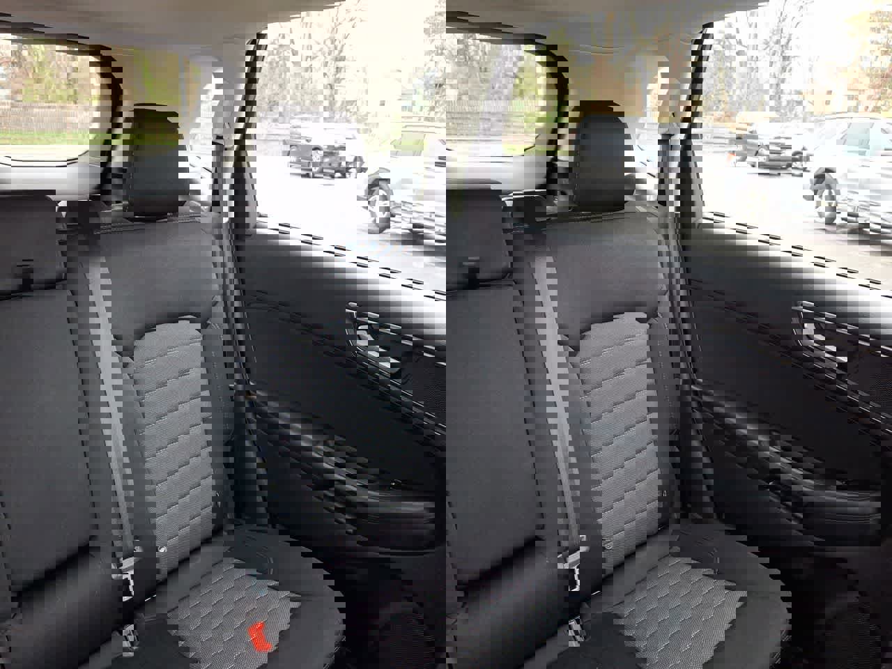 Used 2018 Ford Edge SE image 14