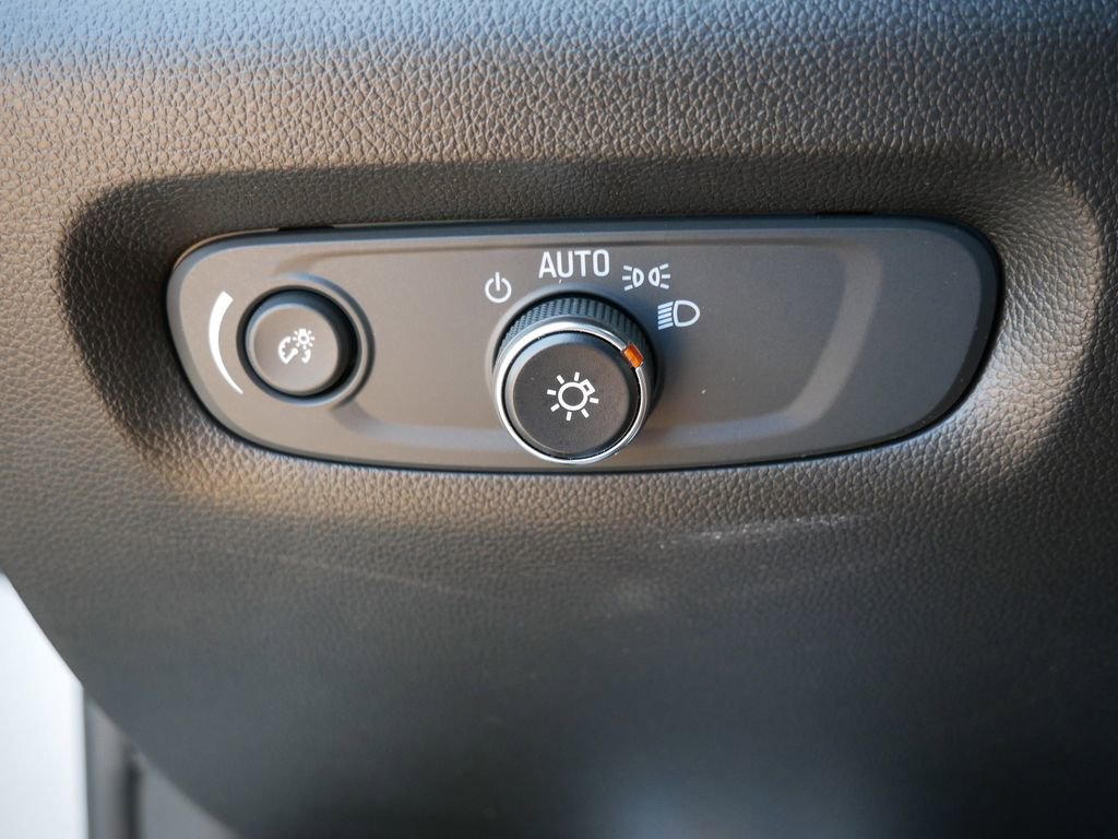 Used 2022 Chevrolet Traverse LS AWD/4WD image 26