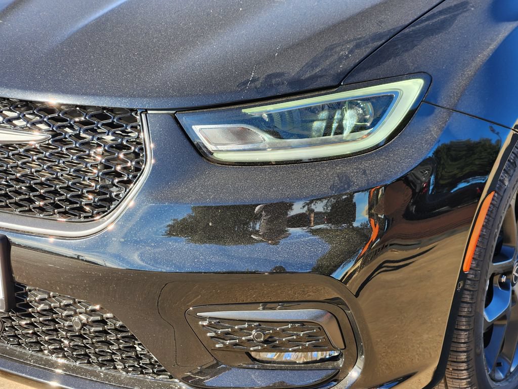 New 2026 Chrysler Pacifica Limited w/ S Appearance Package FWD image 5