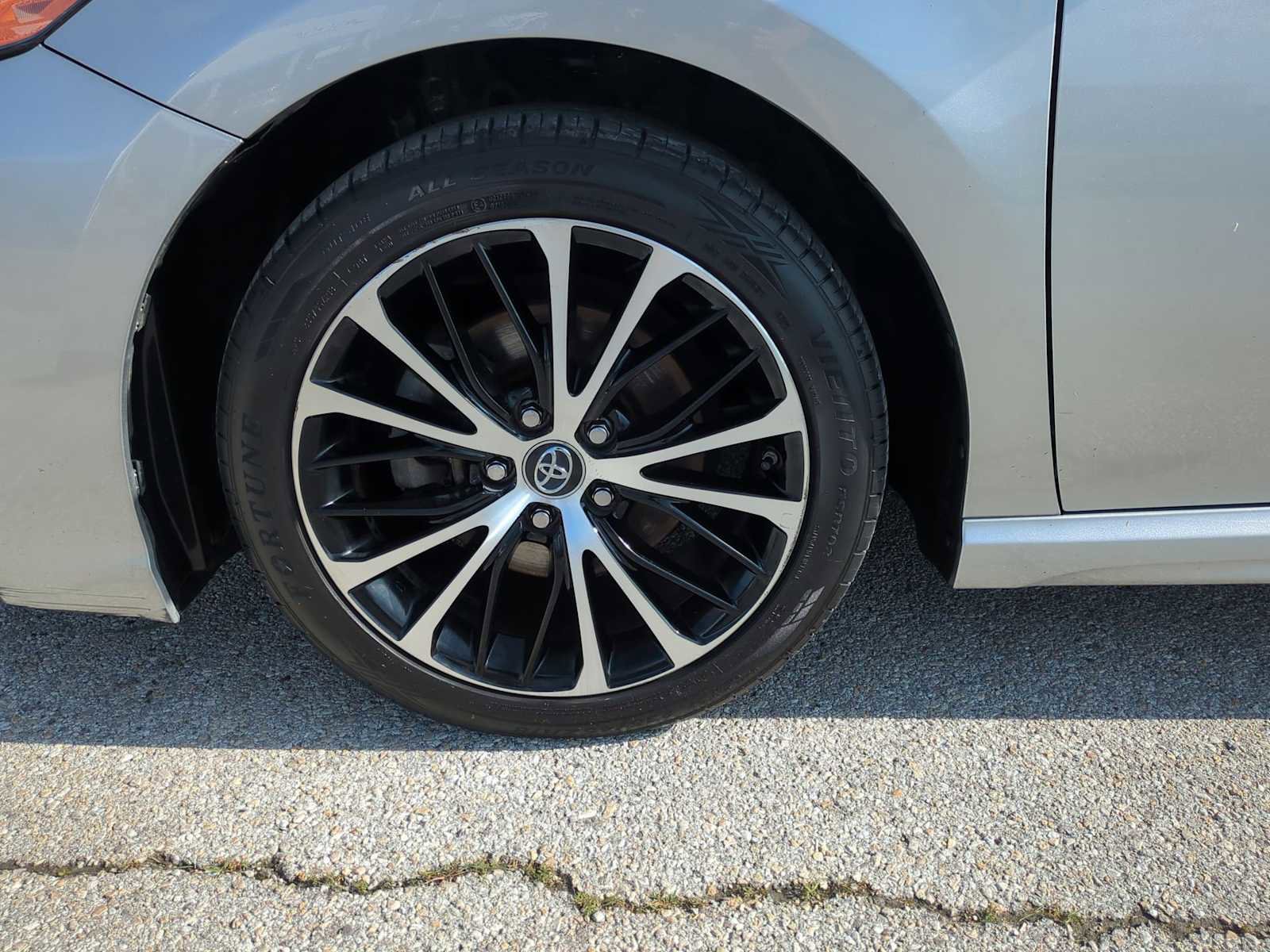 Used 2019 Toyota Camry SE FWD image 30