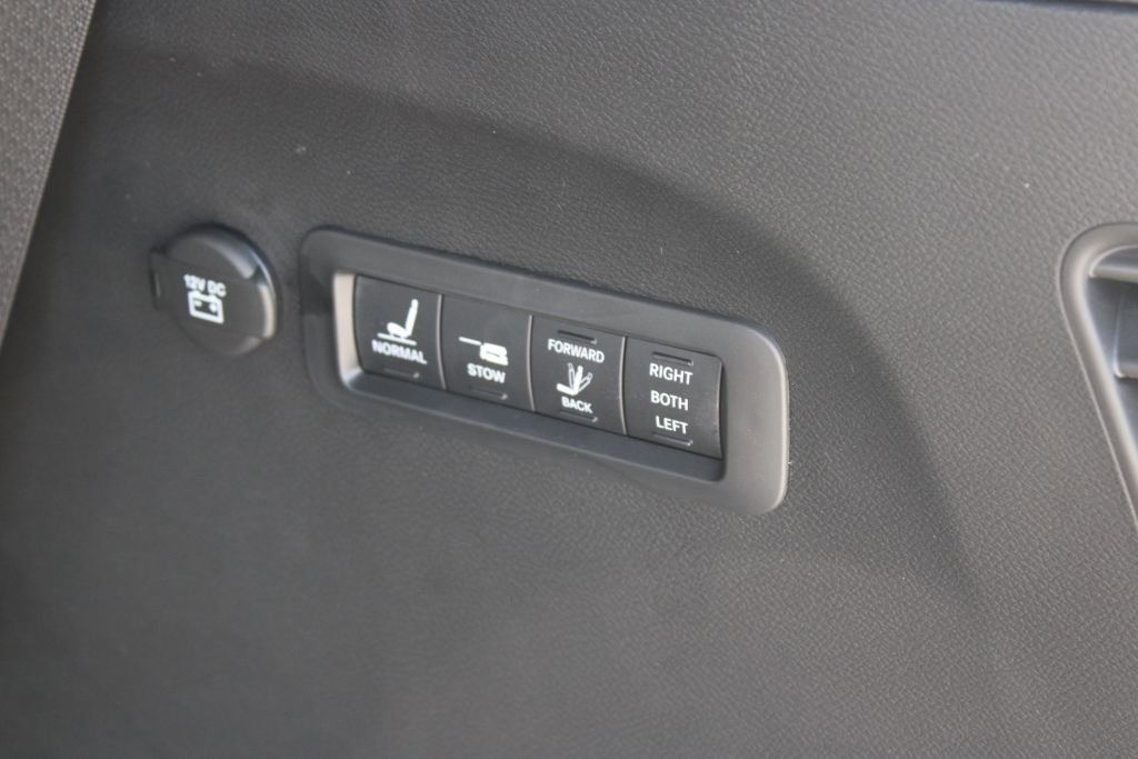 New 2026 Chrysler Pacifica Pinnacle image 10