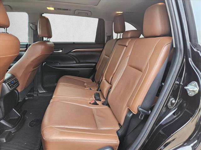 Used 2019 Toyota Highlander Limited Platinum AWD/4WD image 16