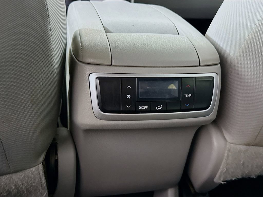 Used 2016 Toyota Highlander LE image 25
