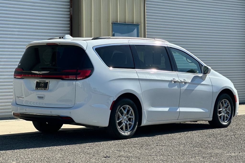 Used 2021 Chrysler Pacifica Touring FWD image 6