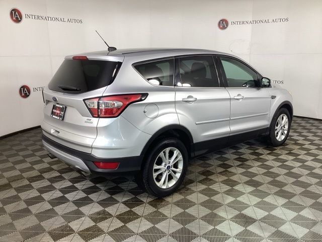 Used 2017 Ford Escape SE image 4