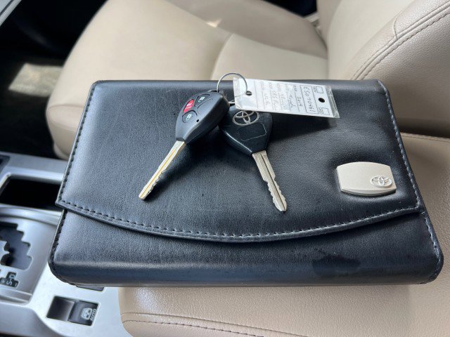 Used 2014 Toyota 4Runner SR5 Premium image 26