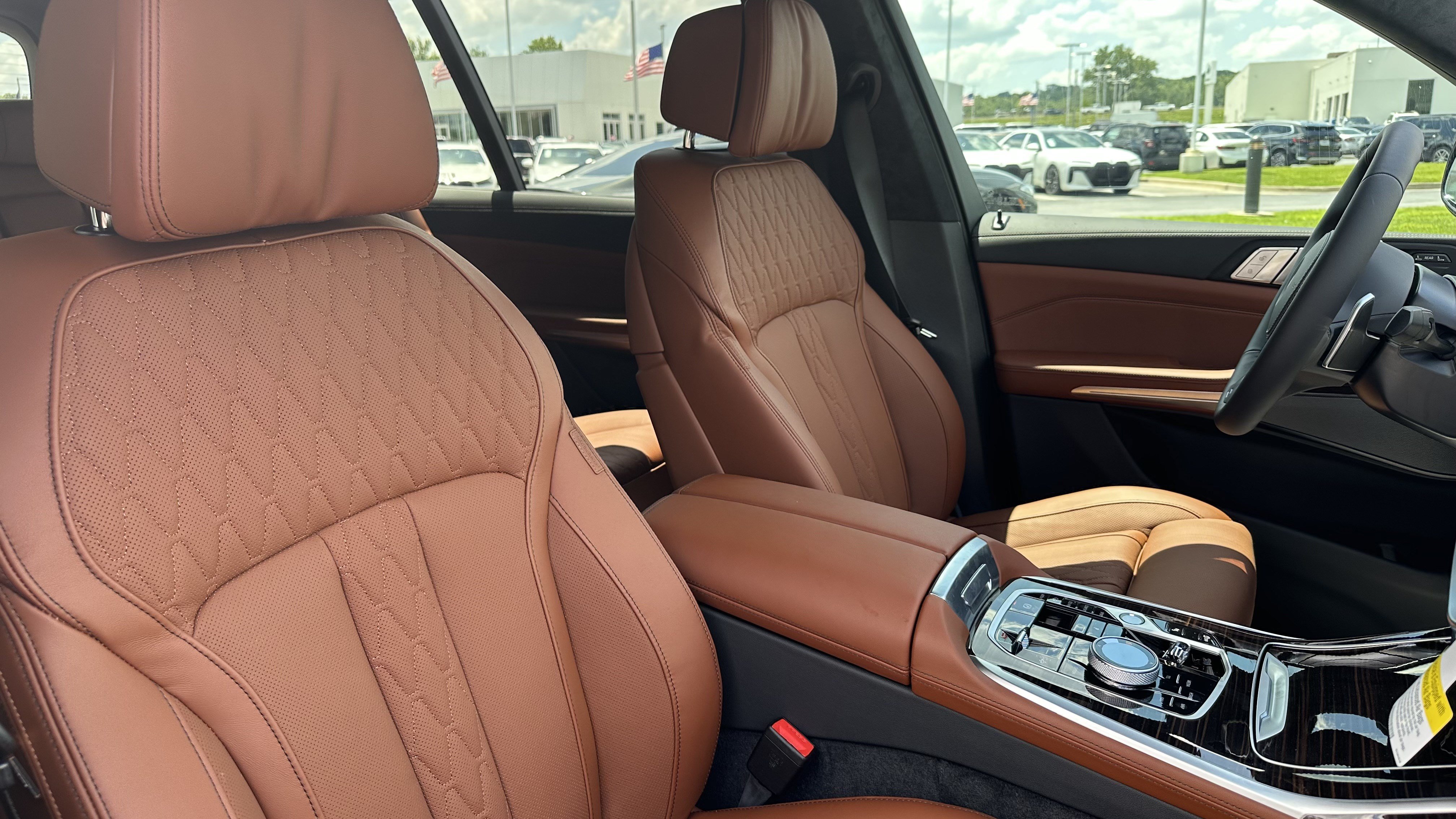 New 2027 BMW X7 xDrive40i w/ M Sport Package AWD/4WD image 32