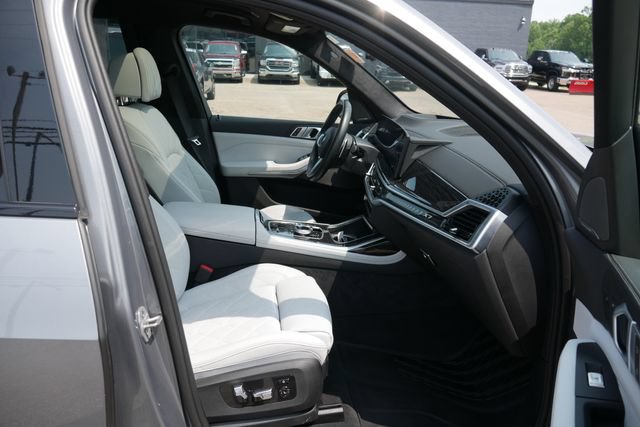 Used 2024 BMW X7 xDrive40i w/ Executive Package AWD/4WD image 30