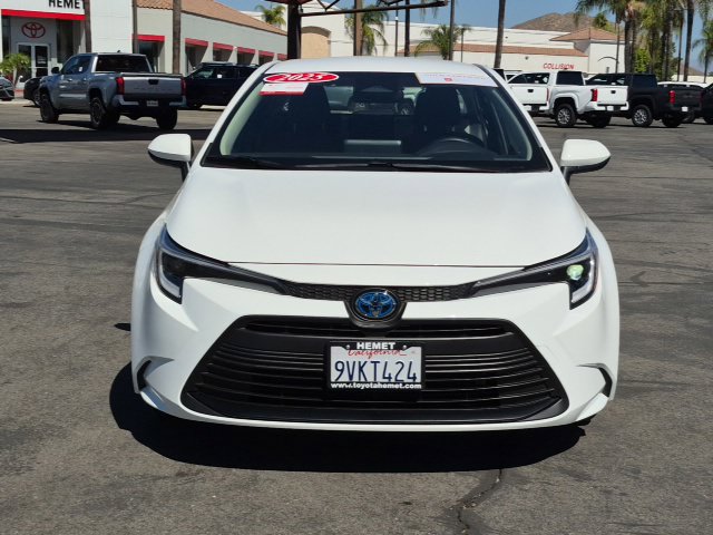 Used 2025 Toyota Corolla LE FWD image 2