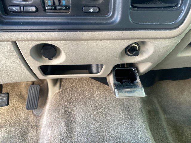 Used 2003 Chevrolet Suburban LS image 59