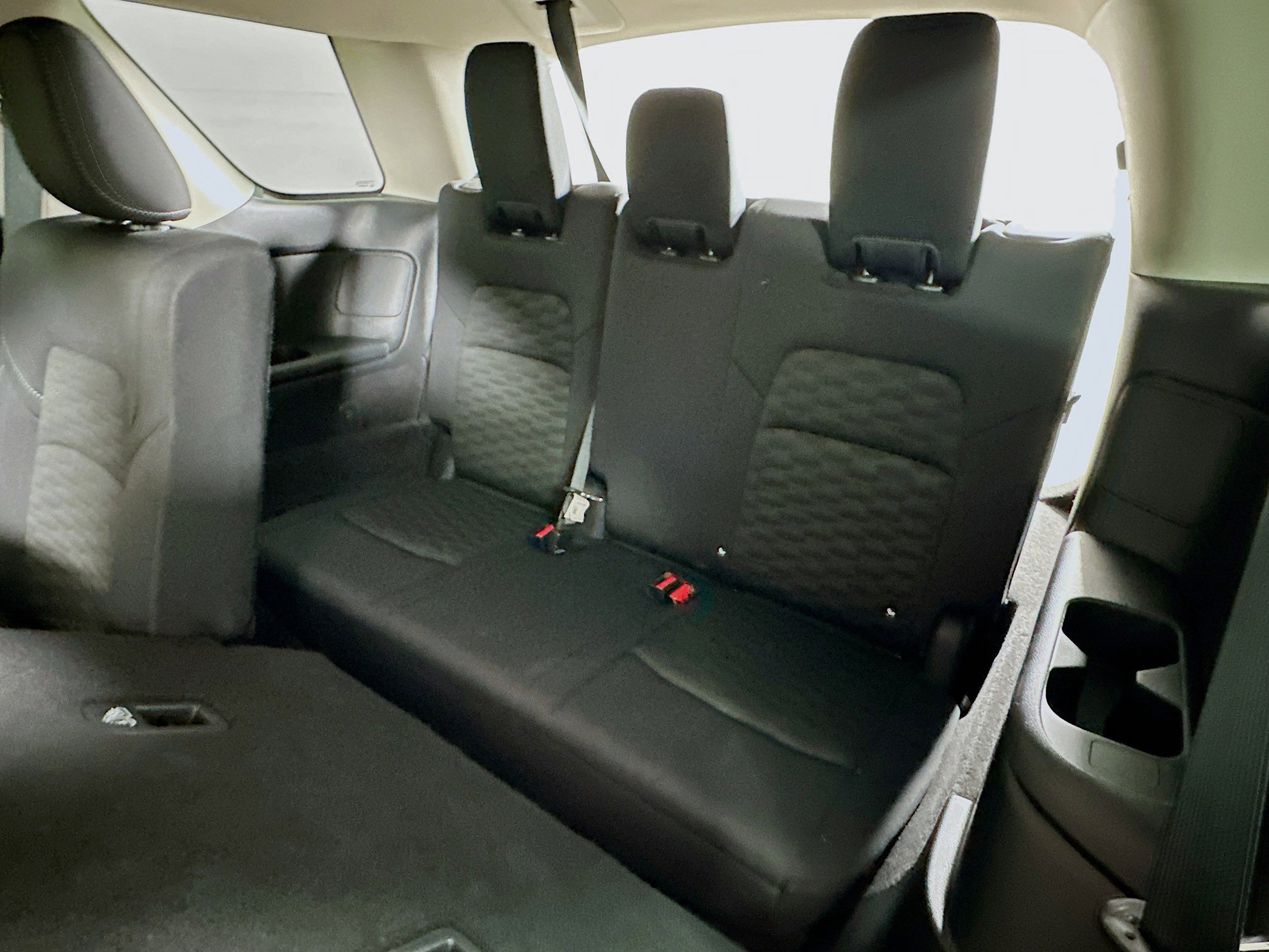 Used 2025 Nissan Pathfinder SV image 28