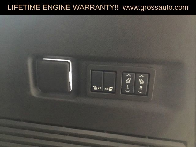 Used 2025 GMC Yukon XL Elevation w/ Elevation Premium Package image 32