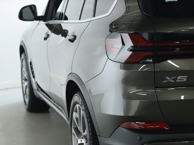 Certified 2025 BMW X5 xDrive40i w/ Premium Package image 42