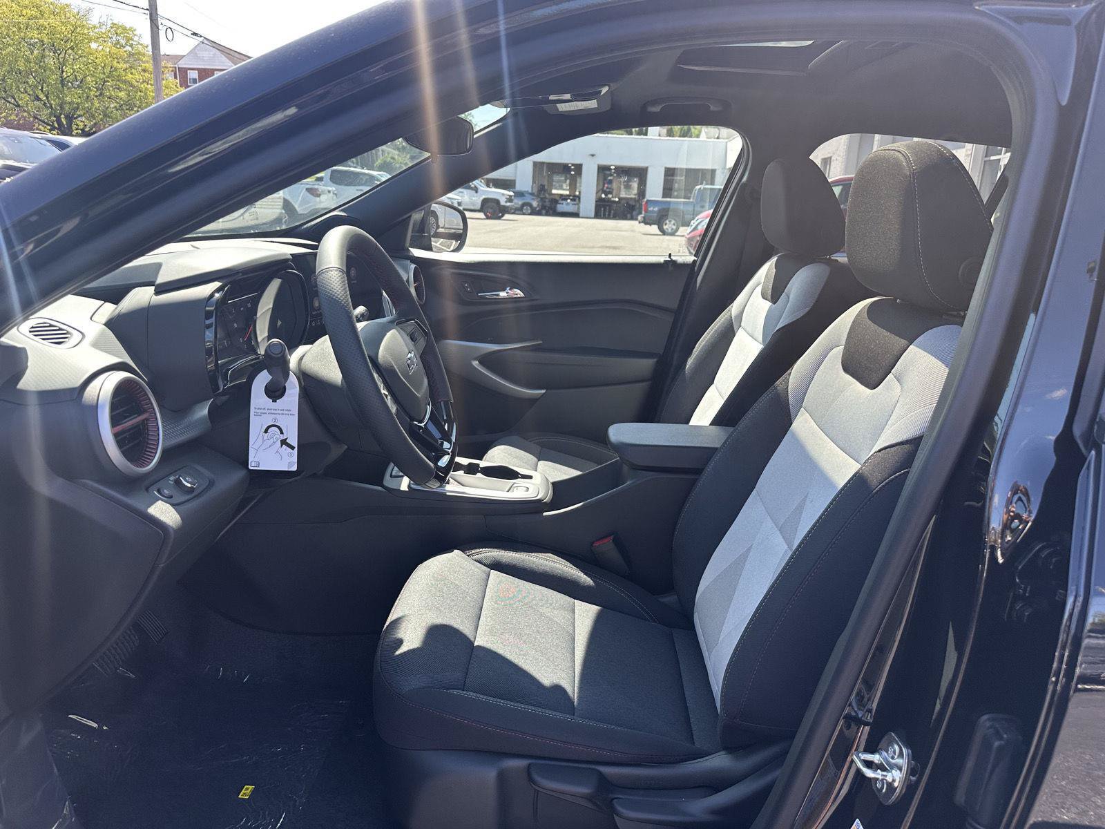 New 2026 Chevrolet Trax RS w/ Sunroof Package FWD image 10