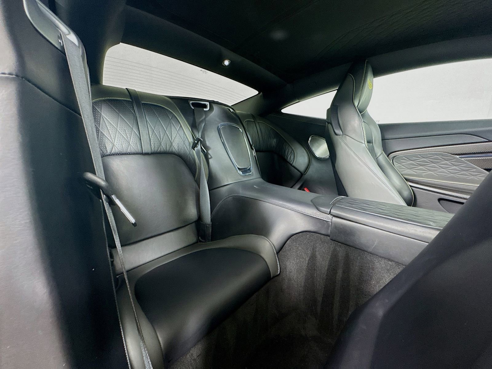 Used 2025 Aston Martin DB12 Coupe image 22