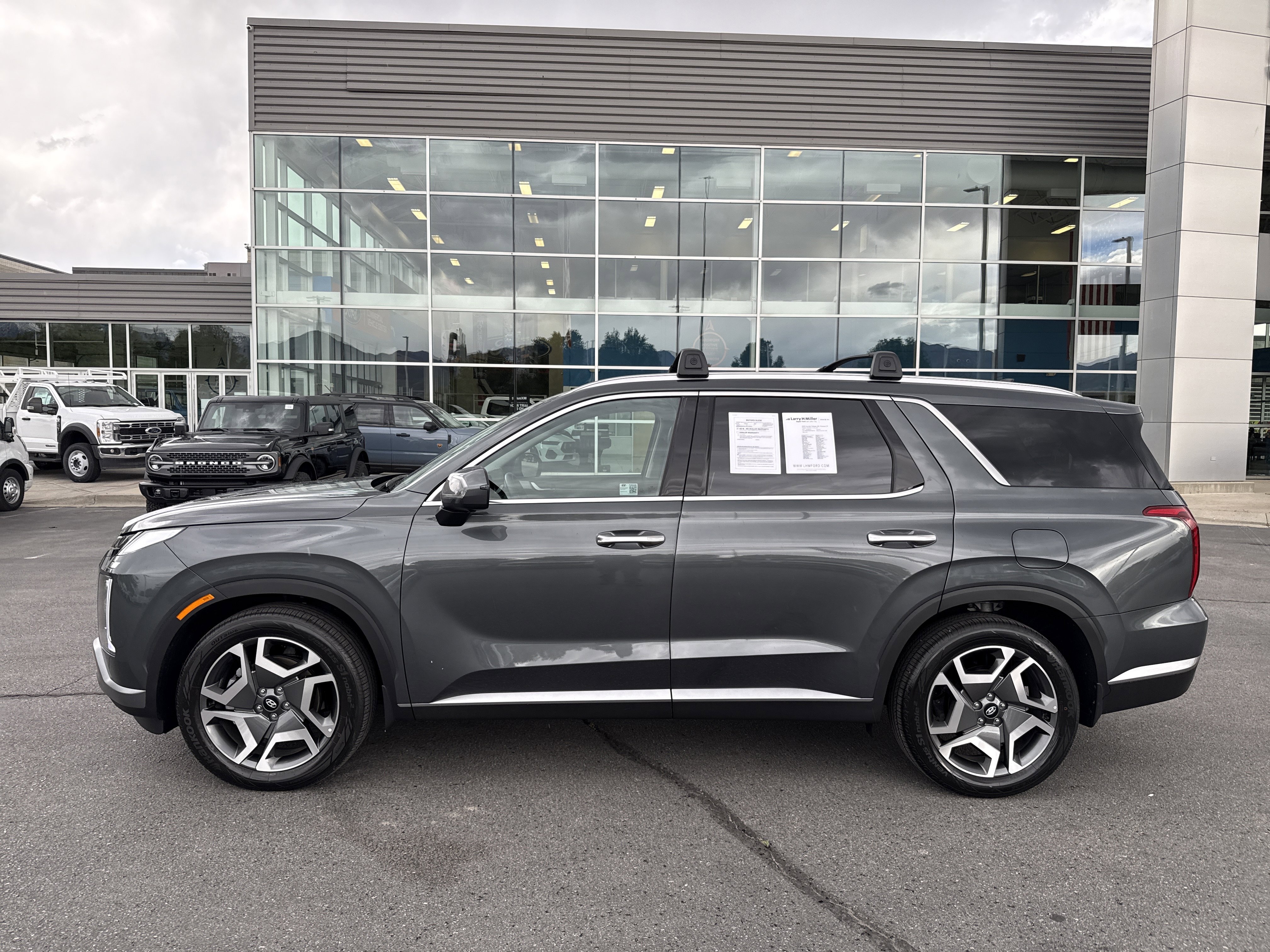 Used 2025 Hyundai Palisade SEL image 2