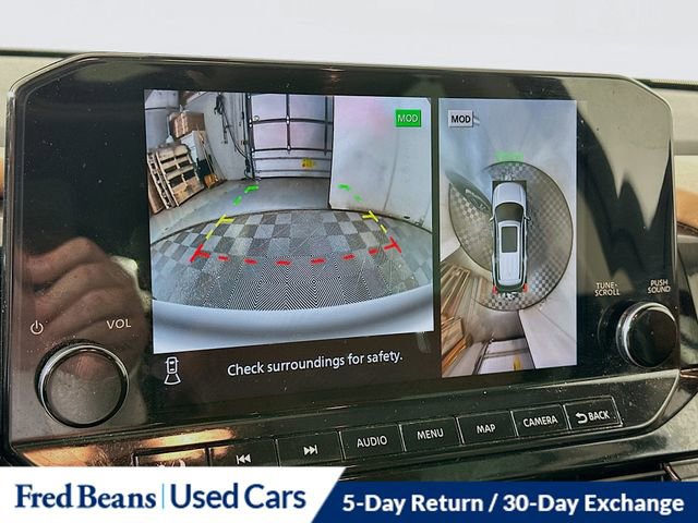 Used 2023 Nissan Pathfinder Platinum image 16