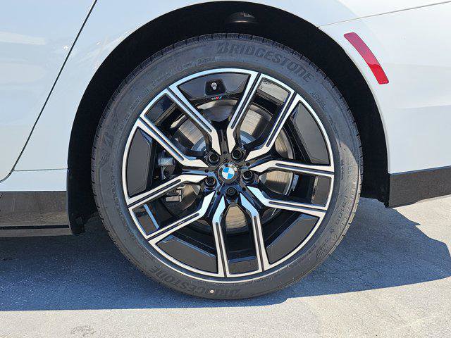 New 2026 BMW 750e xDrive image 34