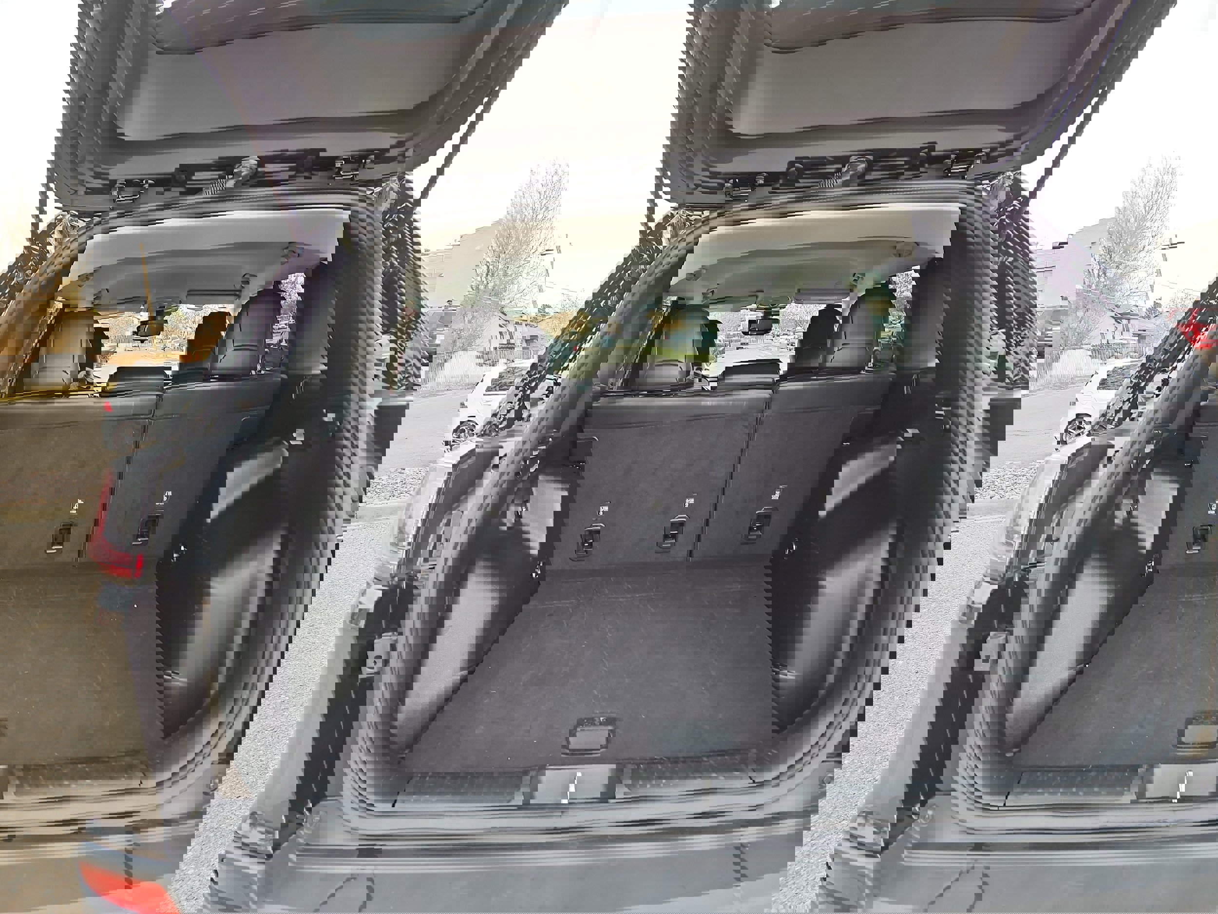 Used 2021 Jeep Cherokee Trailhawk image 15