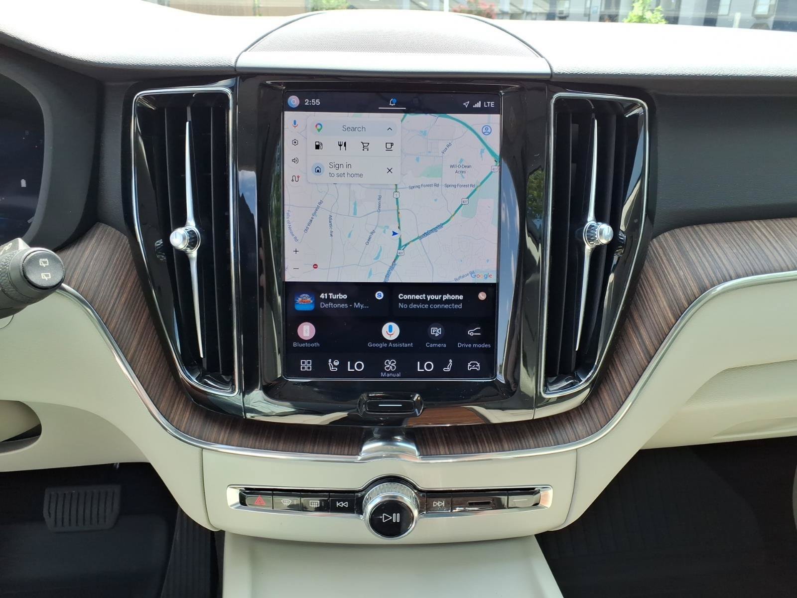 Used 2022 Volvo XC60 B5 Momentum w/ Advanced Package FWD image 10