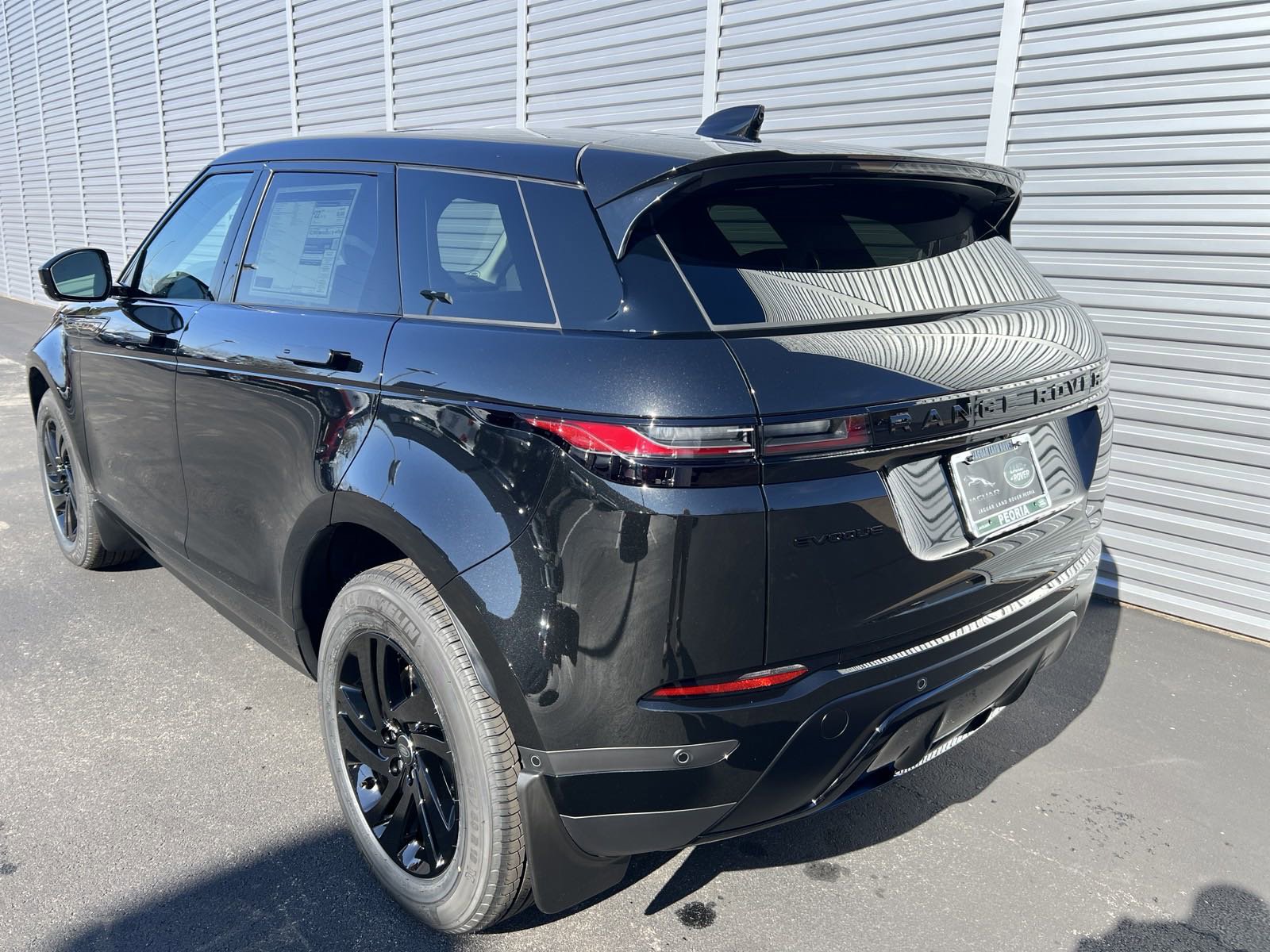 New 2025 Land Rover Range Rover Evoque Dynamic SE image 3