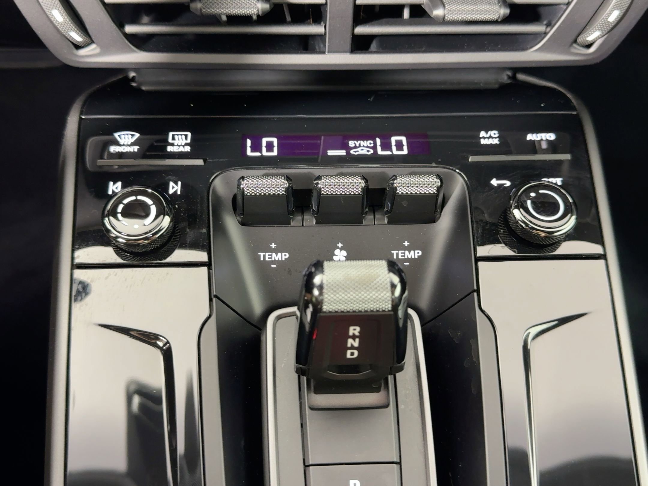 Used 2025 Porsche 911 Carrera RWD image 18