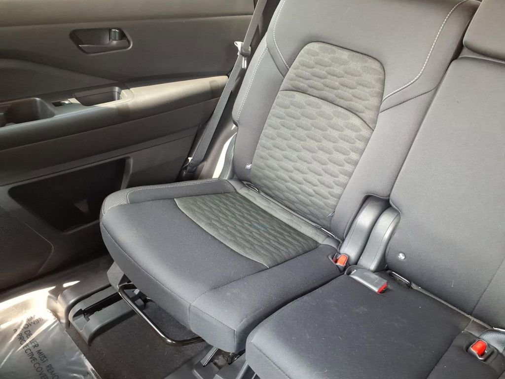 Used 2024 Nissan Pathfinder S FWD image 17