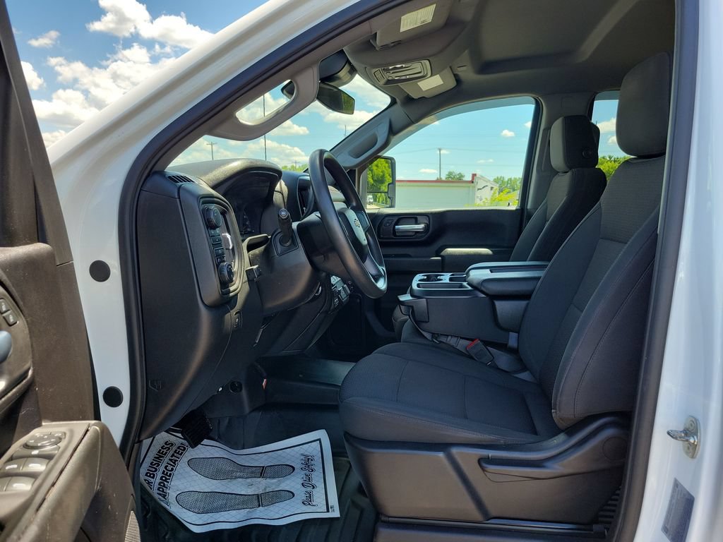 Used 2024 Chevrolet Silverado 3500 W/T AWD/4WD image 2