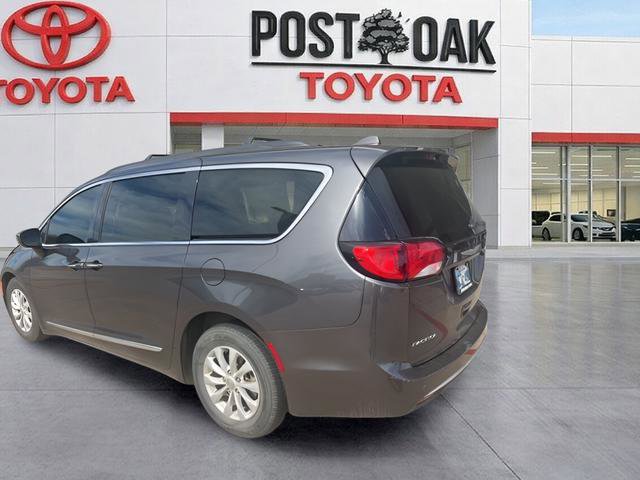 Used 2017 Chrysler Pacifica Touring-L image 9