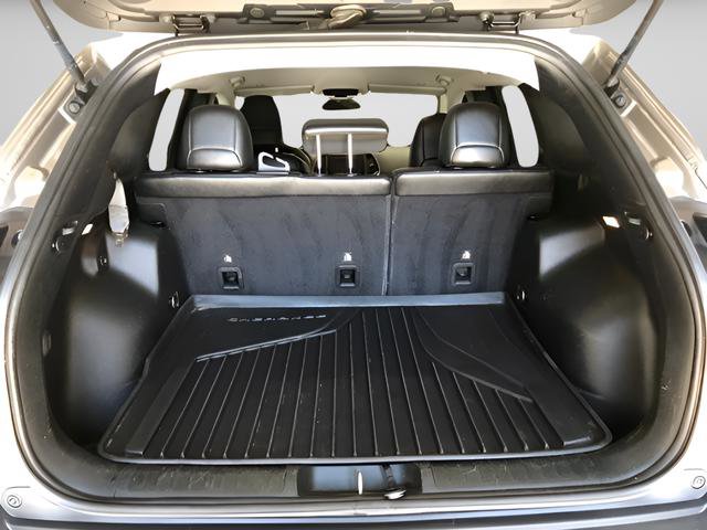 Used 2019 Jeep Cherokee Latitude Plus w/ Cold Weather Group AWD/4WD image 4