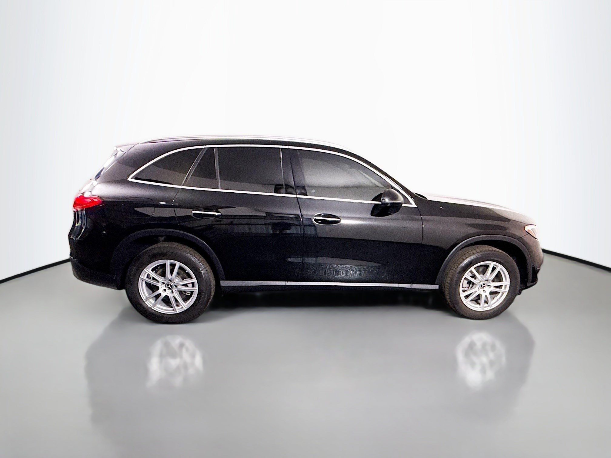 Used 2023 Mercedes-Benz GLC 300 4MATIC w/ Exclusive Trim Package image 11