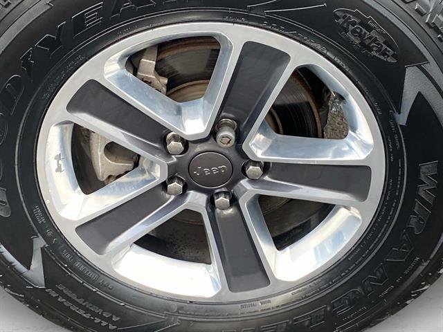 Used 2018 Jeep Wrangler Unlimited Sahara image 26
