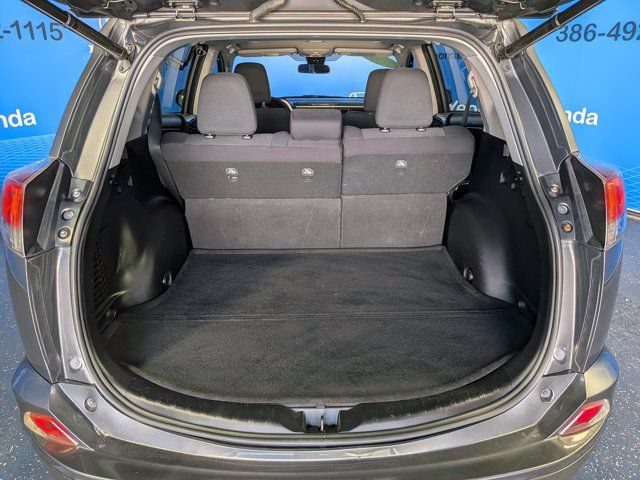 Used 2018 Toyota RAV4 XLE FWD image 14
