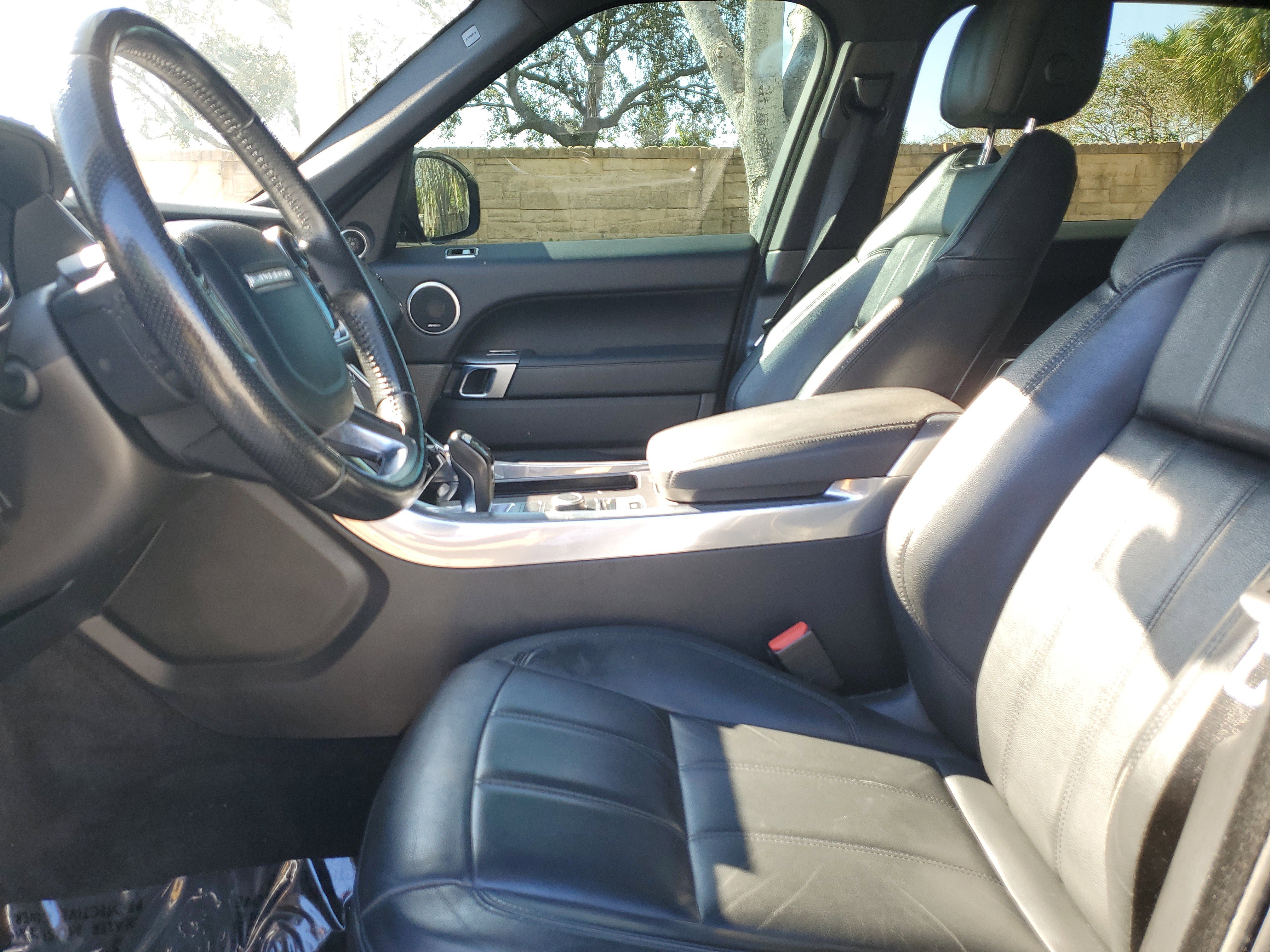 Used 2018 Land Rover Range Rover Sport SE image 23