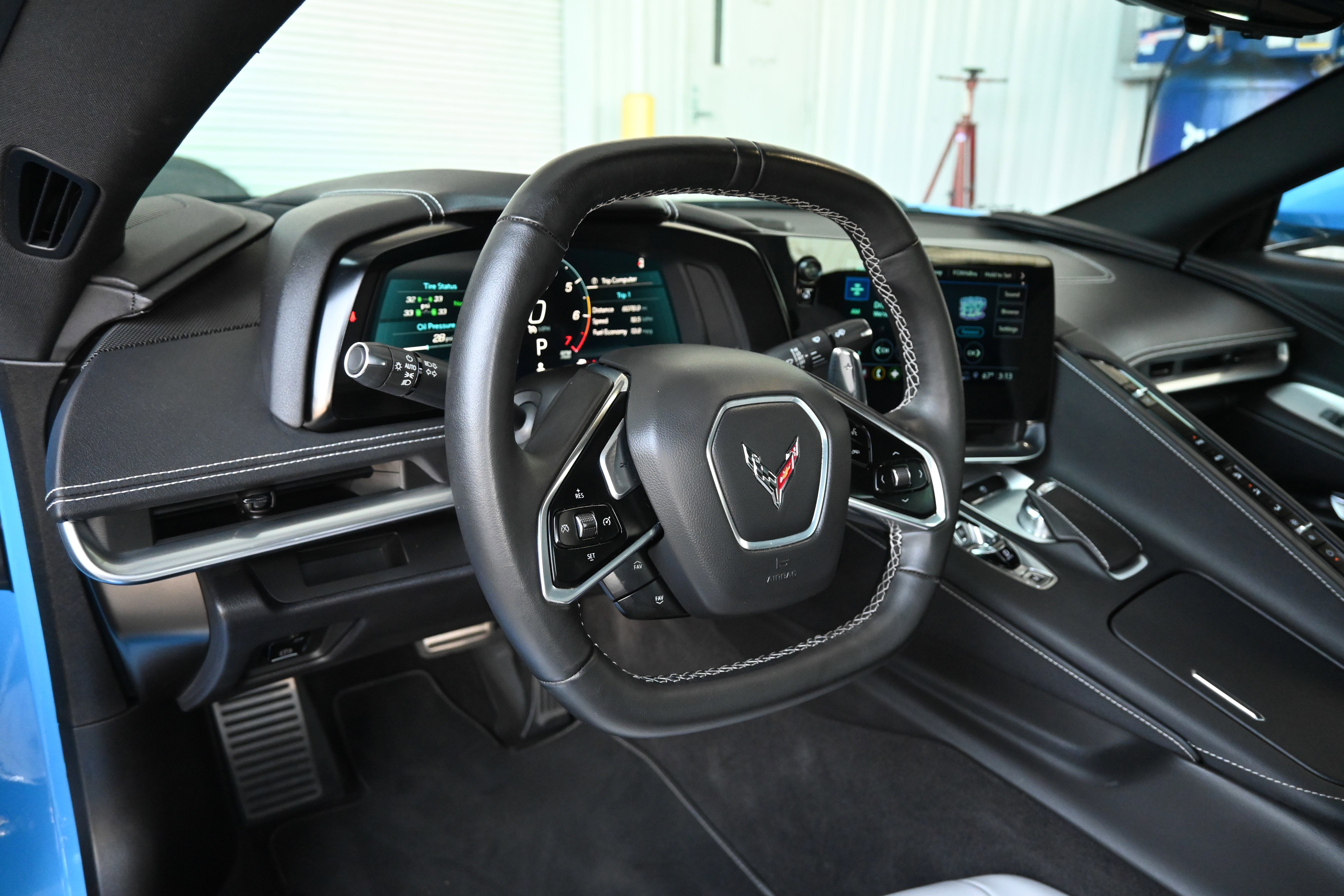 Used 2023 Chevrolet Corvette Stingray Convertible w/ 1LT image 3