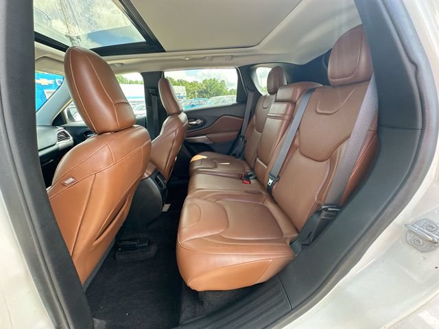 Used 2019 Jeep Cherokee Overland AWD/4WD image 28