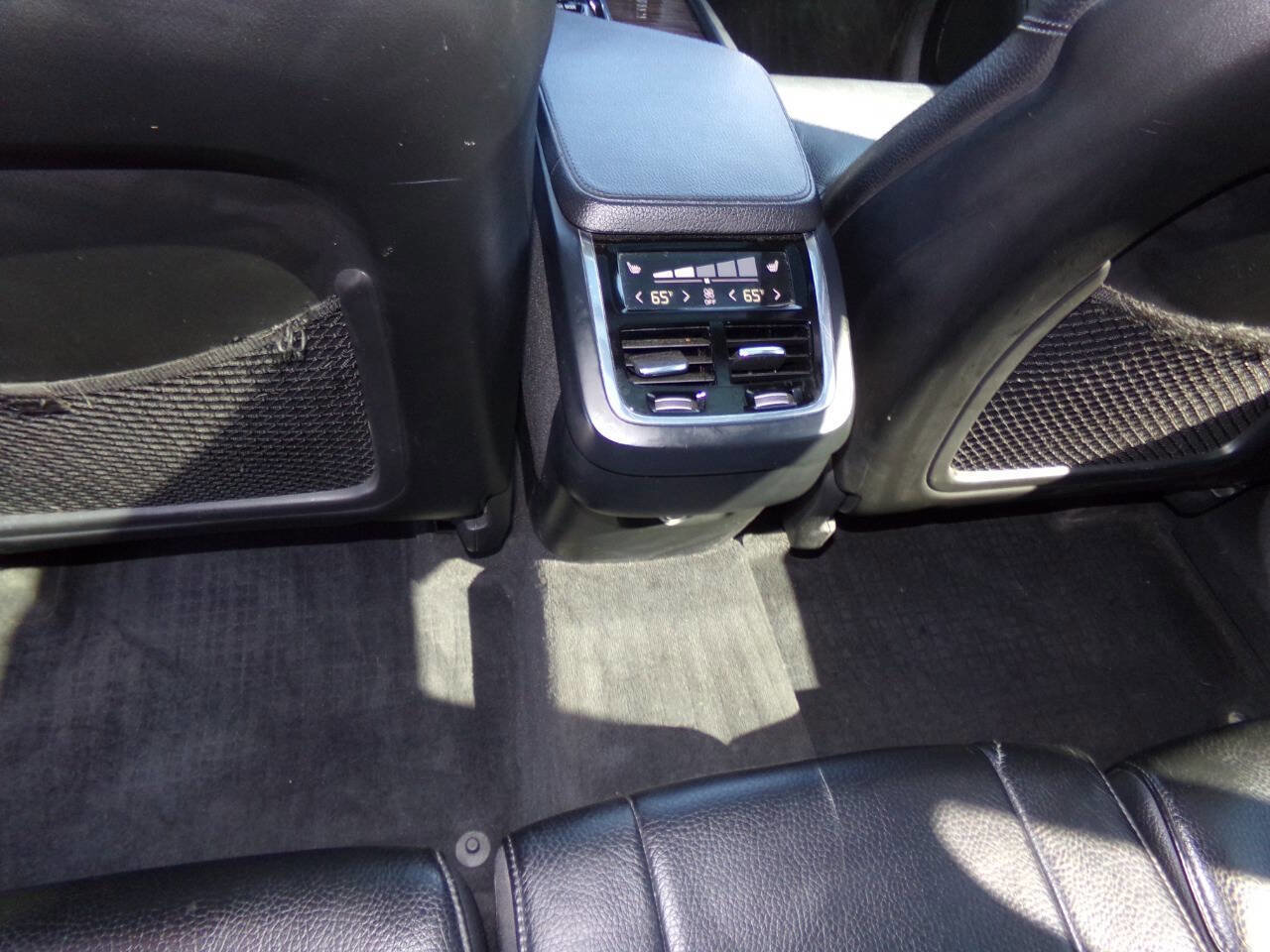 Used 2016 Volvo XC90 T6 Momentum w/ Momentum Plus Package image 17