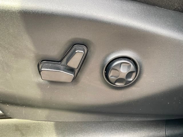 Used 2025 Chrysler Pacifica Limited FWD image 19