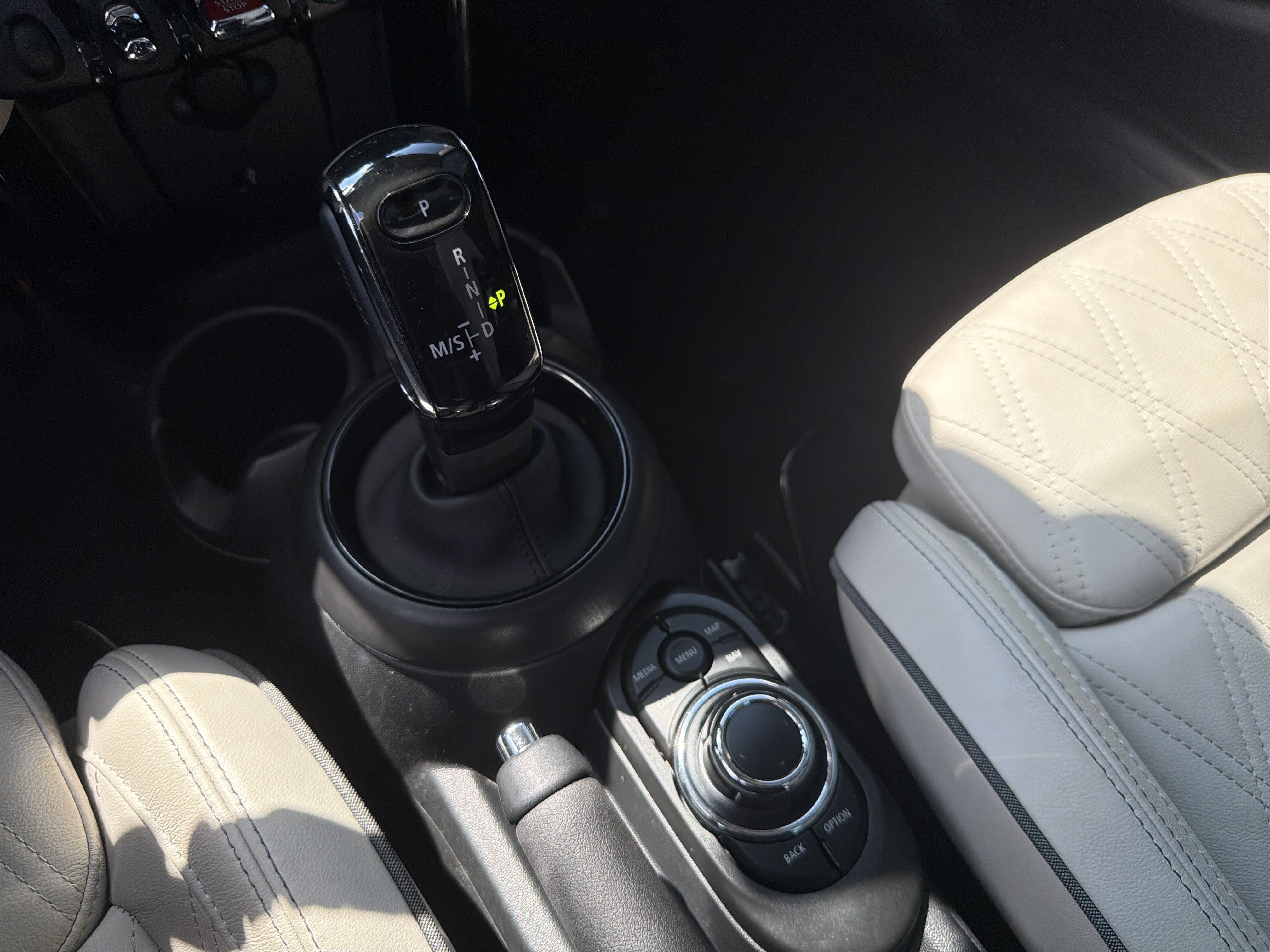 Used 2024 MINI Cooper S w/ Signature Upholstery Package FWD image 36