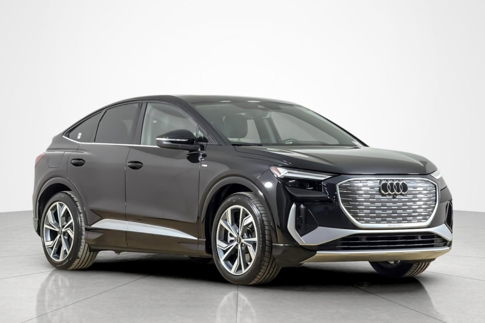 Certified 2024 Audi Q4 e-tron Premium Plus w/ Premium Plus AWD/4WD image 7