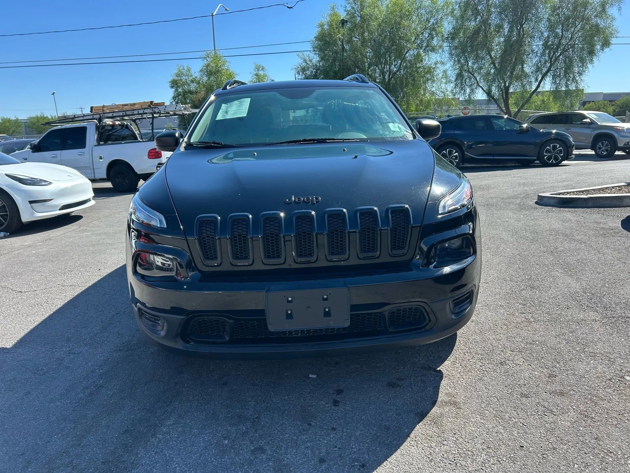 Used 2017 Jeep Cherokee Sport image 2