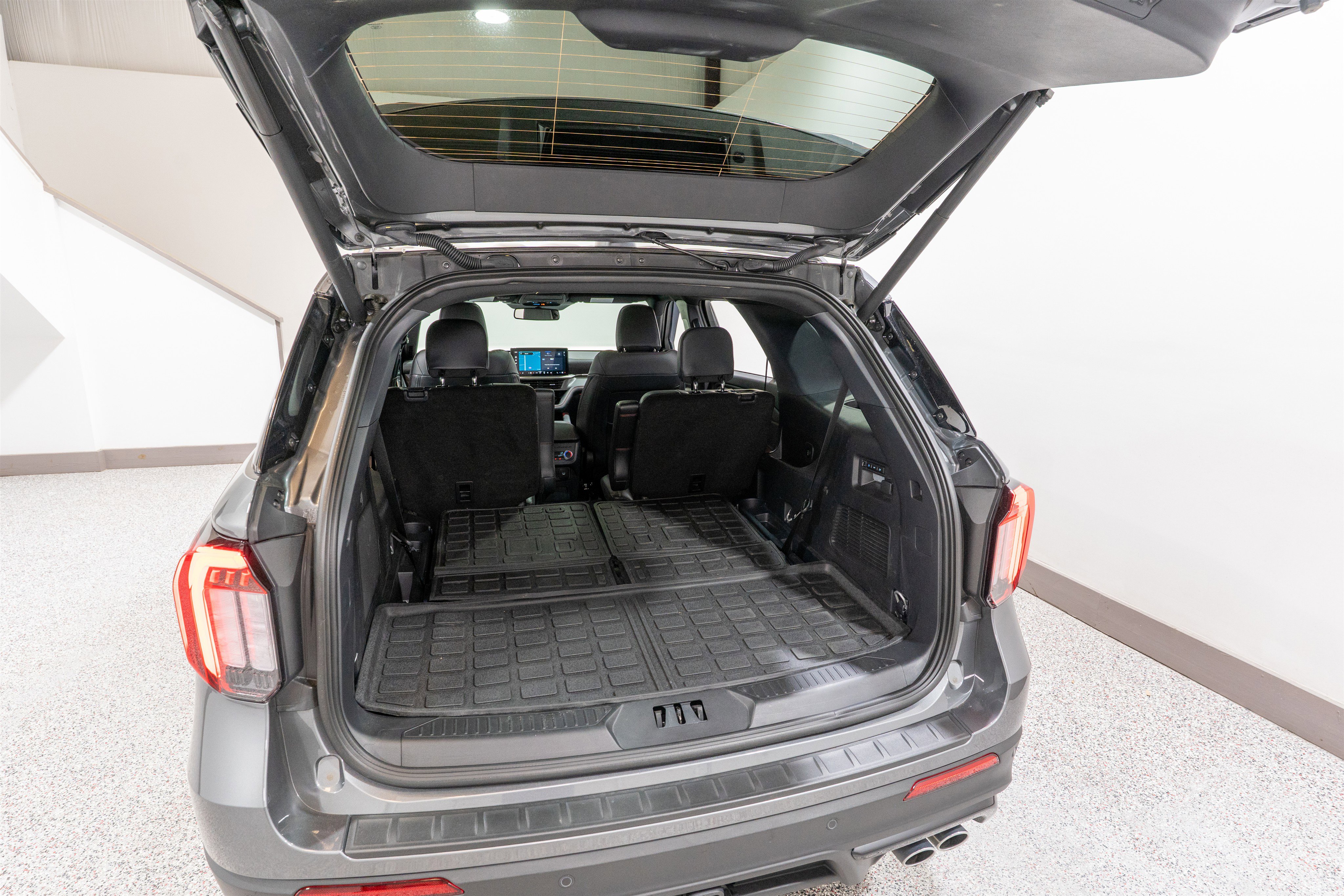 Used 2025 Ford Explorer ST w/ Sun And Sound Package image 37