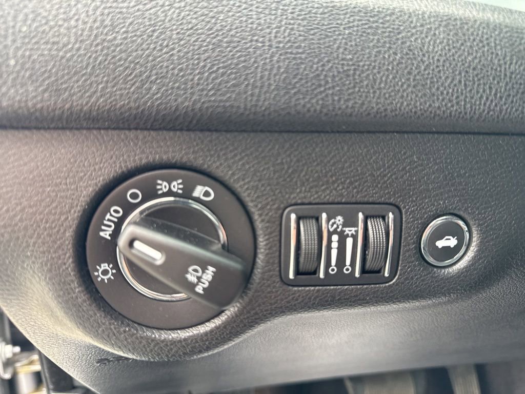 Used 2017 Chrysler 300 Limited w/ Value Package image 11