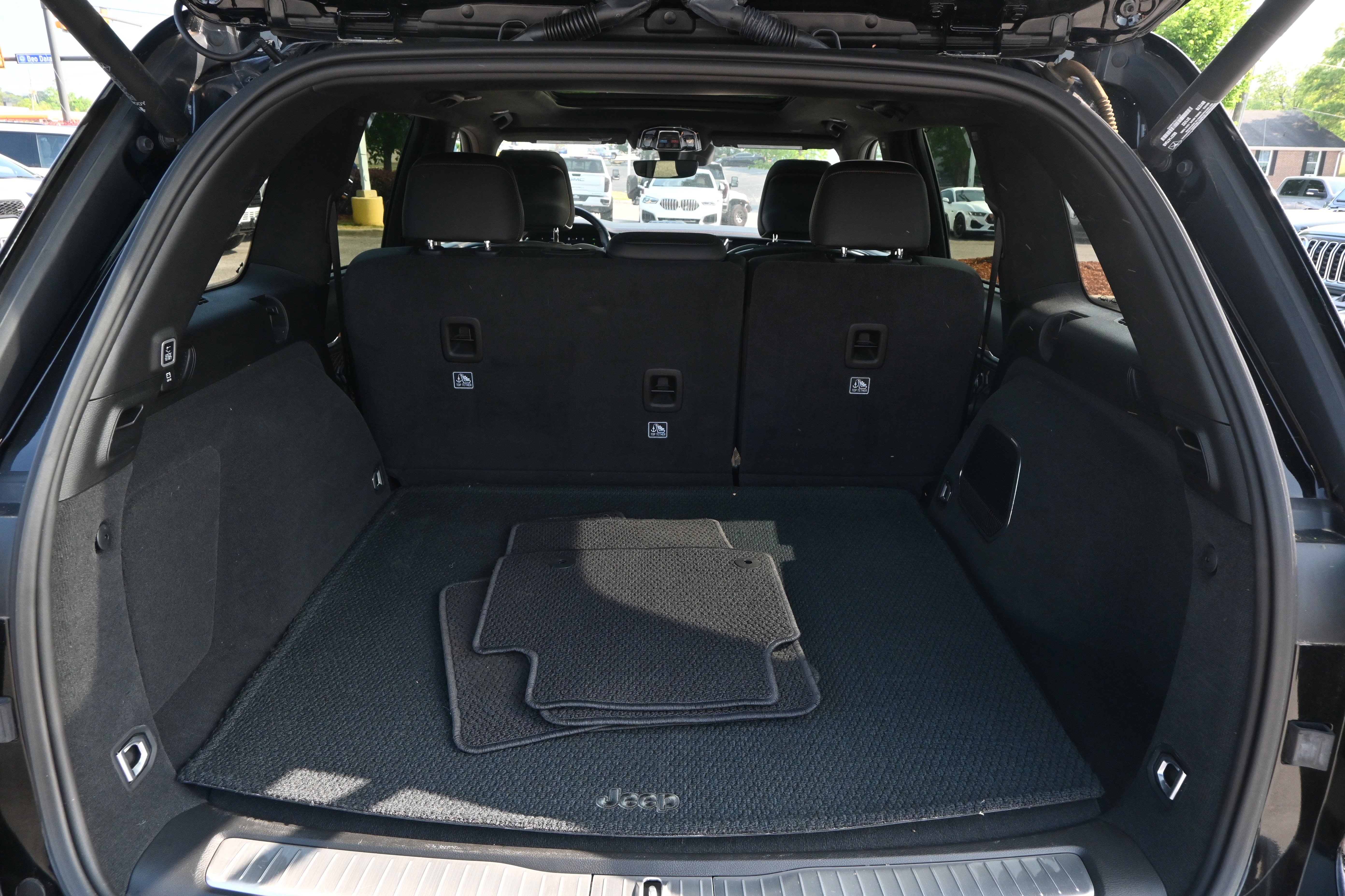 Used 2023 Jeep Grand Cherokee Summit AWD/4WD image 36