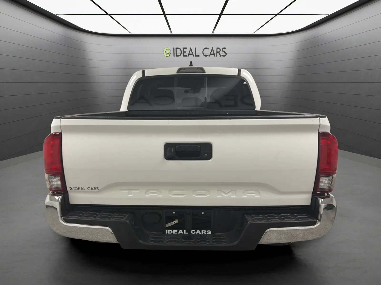 Used 2020 Toyota Tacoma SR5 RWD image 4