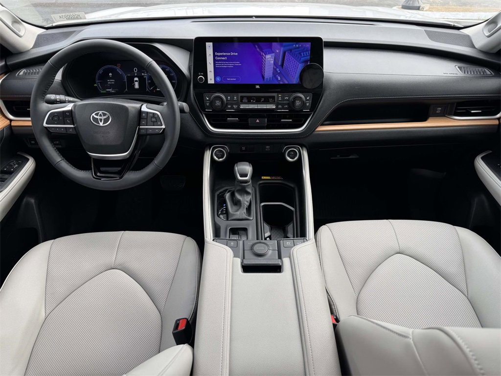 Used 2025 Toyota Grand Highlander AWD Hybrid image 2